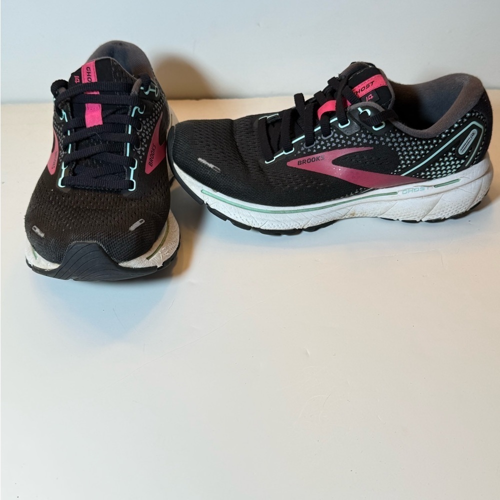 Brooks Ghost 14 Women's Black and Pink Running Shoes Size 7